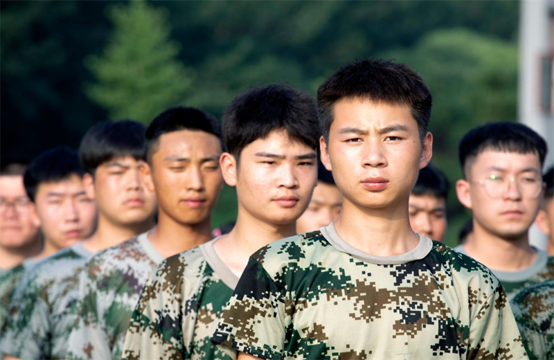 2021年7月6日，中天北京集团百名应届大学生褪下便服换上军装，在训练场上接受为期2天的军训，享受入职前的第一份美好记忆。